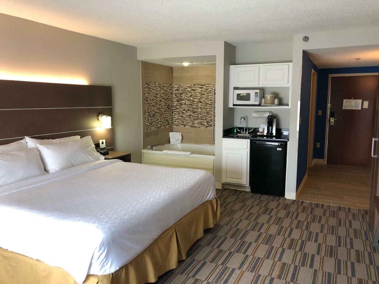 Holiday Inn Express And Suites Quakertown - Allentown Area By Ihg Exteriör bild